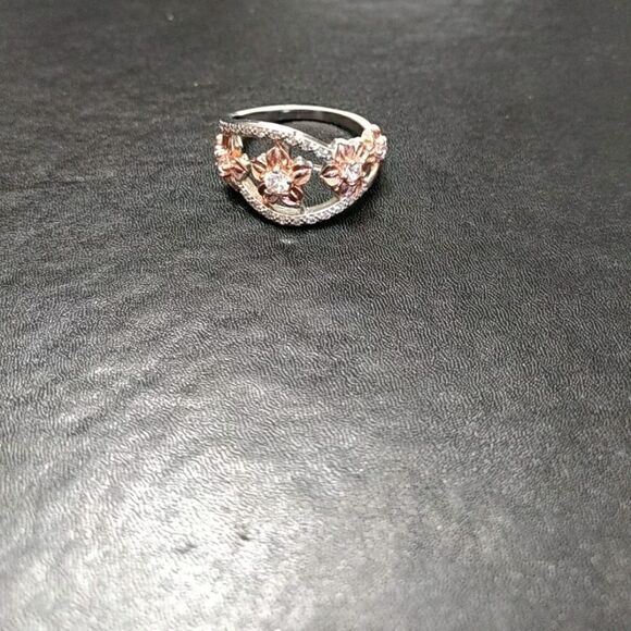 Sterling silver and rose gold flower ring size 7 - Picture 3 of 8